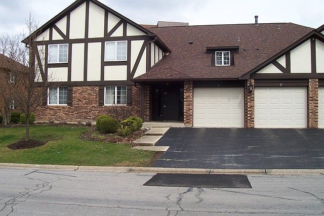 1st image of 29 Algonquin Dr APT 1