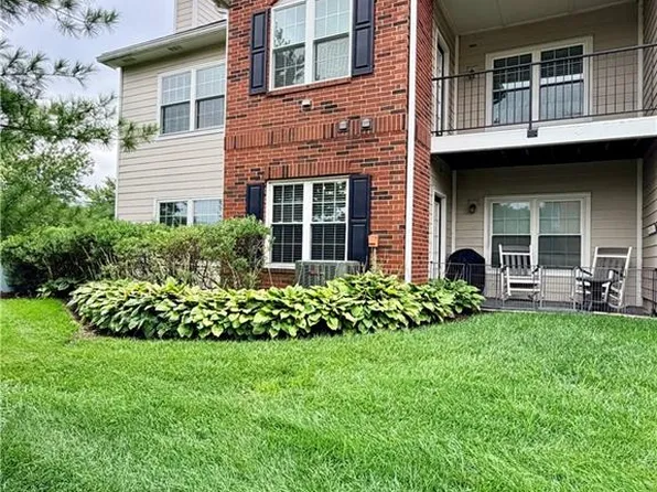 11607 Tomahawk Creek Pkwy APT J, Leawood, KS 66211