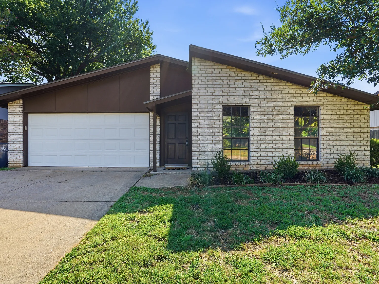 3 bed, 1585 sqft, $2,100 — Photo 2