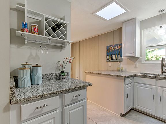 2nd image of 926 Townsend Blvd