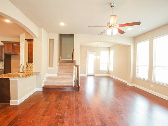 3rd image of 1904 Vanguard Dr
