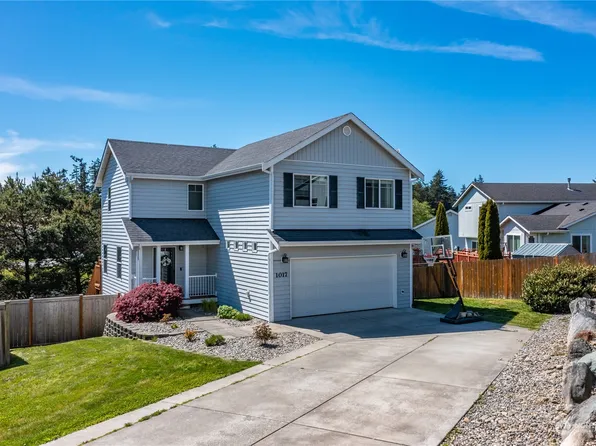 1017 NW Kelly Place, Oak Harbor, WA 98277