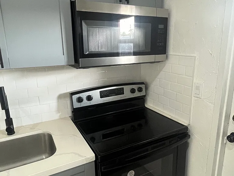 1821-1825 NW 74th St #1825 — Photo 12