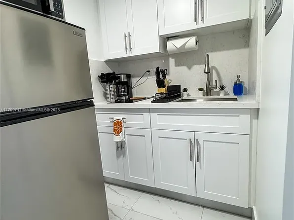 2966 NW 26th St, Miami, FL