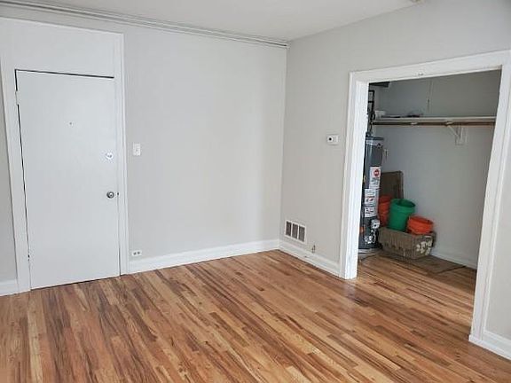 4th image of 2530 N Sacramento Ave APT 206
