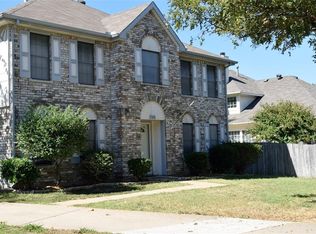 140 Summit Ct, Grand Prairie, TX 75052