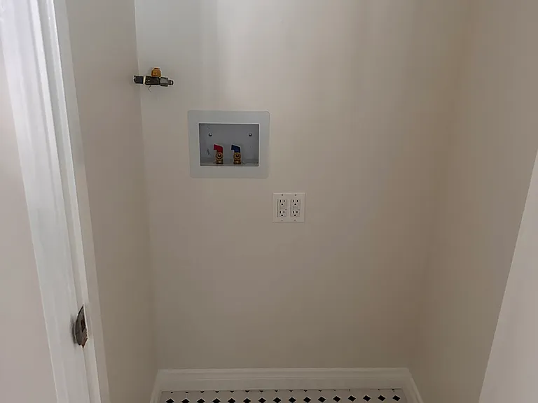 15233 Camarillo St #2 — Photo 13