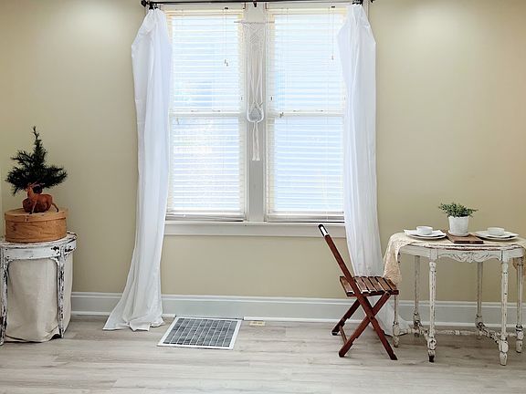 2nd image of 727 Washington Ave #727