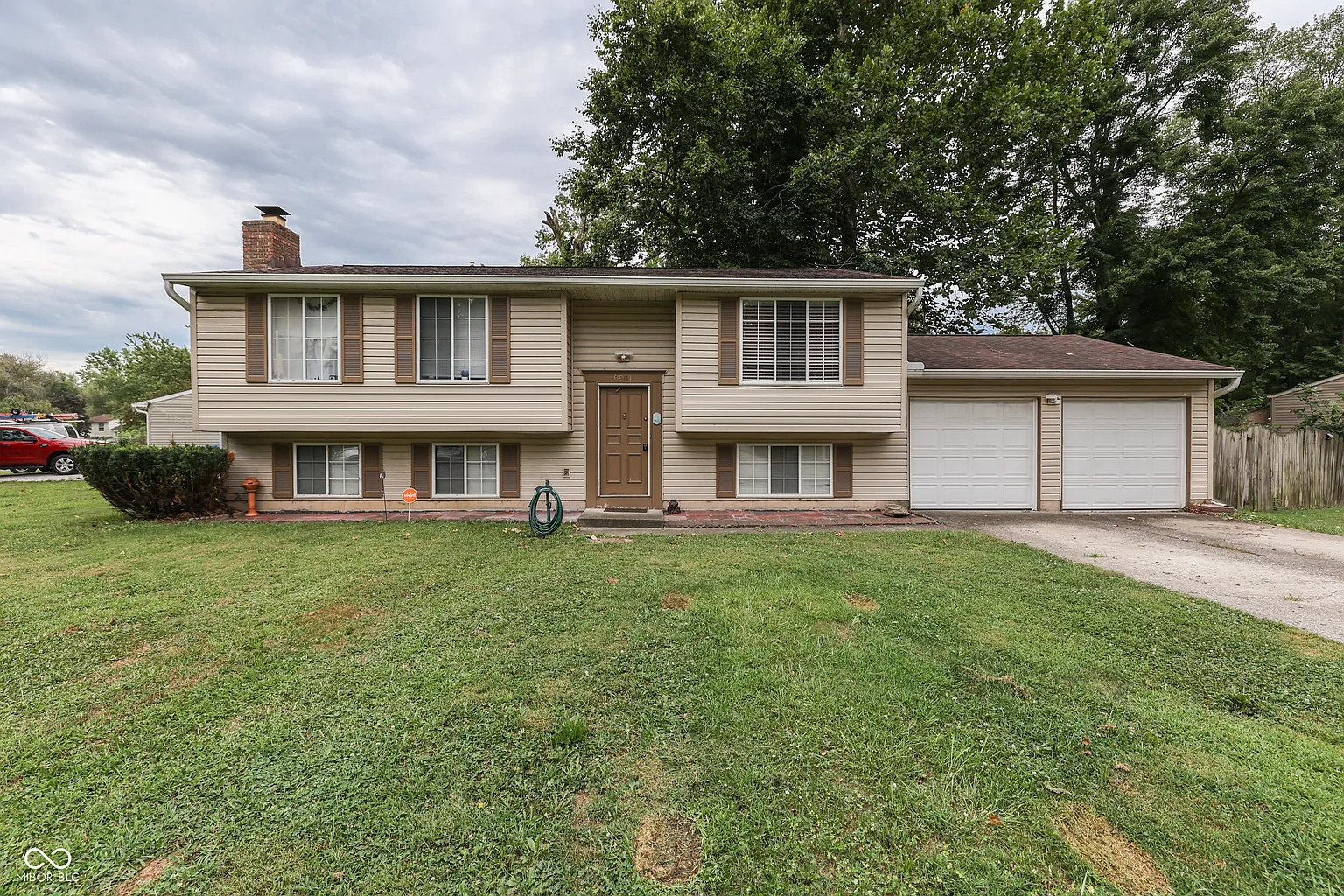 8901 Timberwood Dr photo 1
