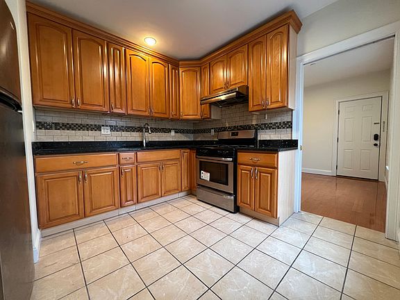 3rd image of 54 Walker St Unit 3
