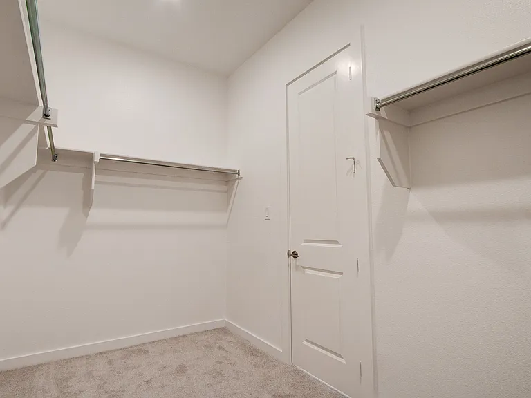724 Kendall Ln — Photo 32