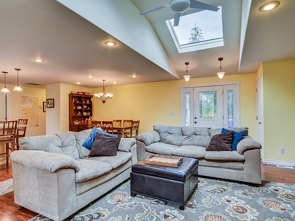 5th image of 1960 Bonaparte Ln