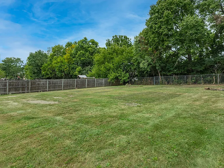 1013 Virginia Ave — Photo 28