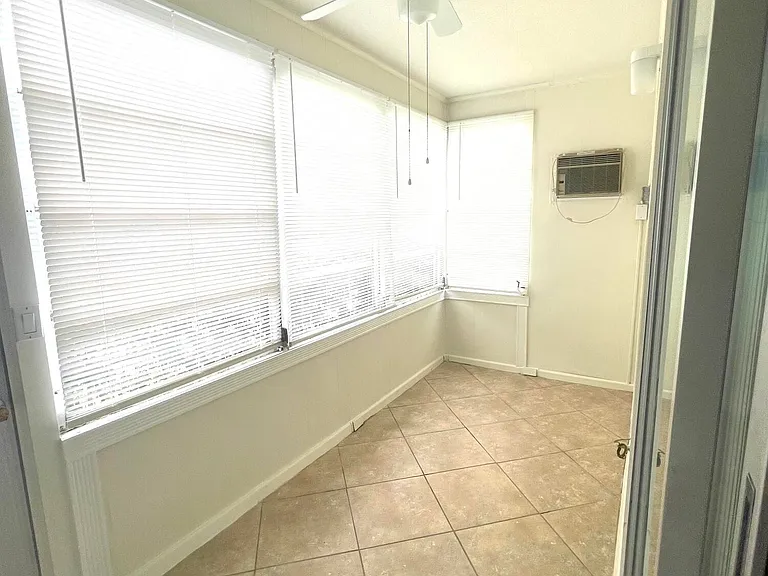 263 Brittany Ave #F — Photo 11