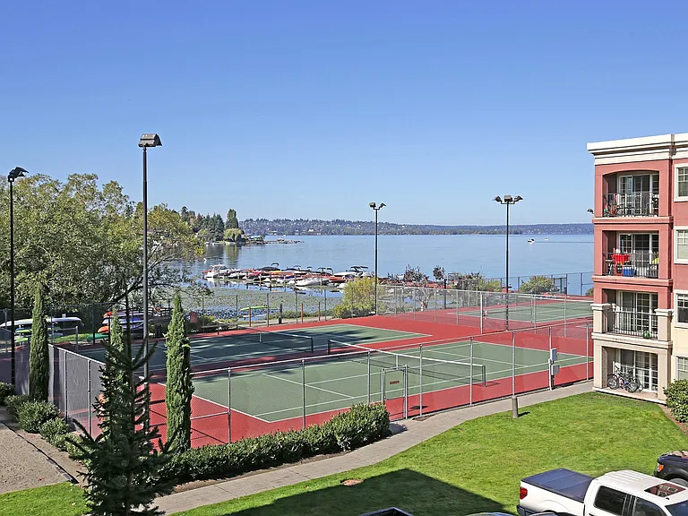 Villaggio on Yarrow Bay — Photo 21
