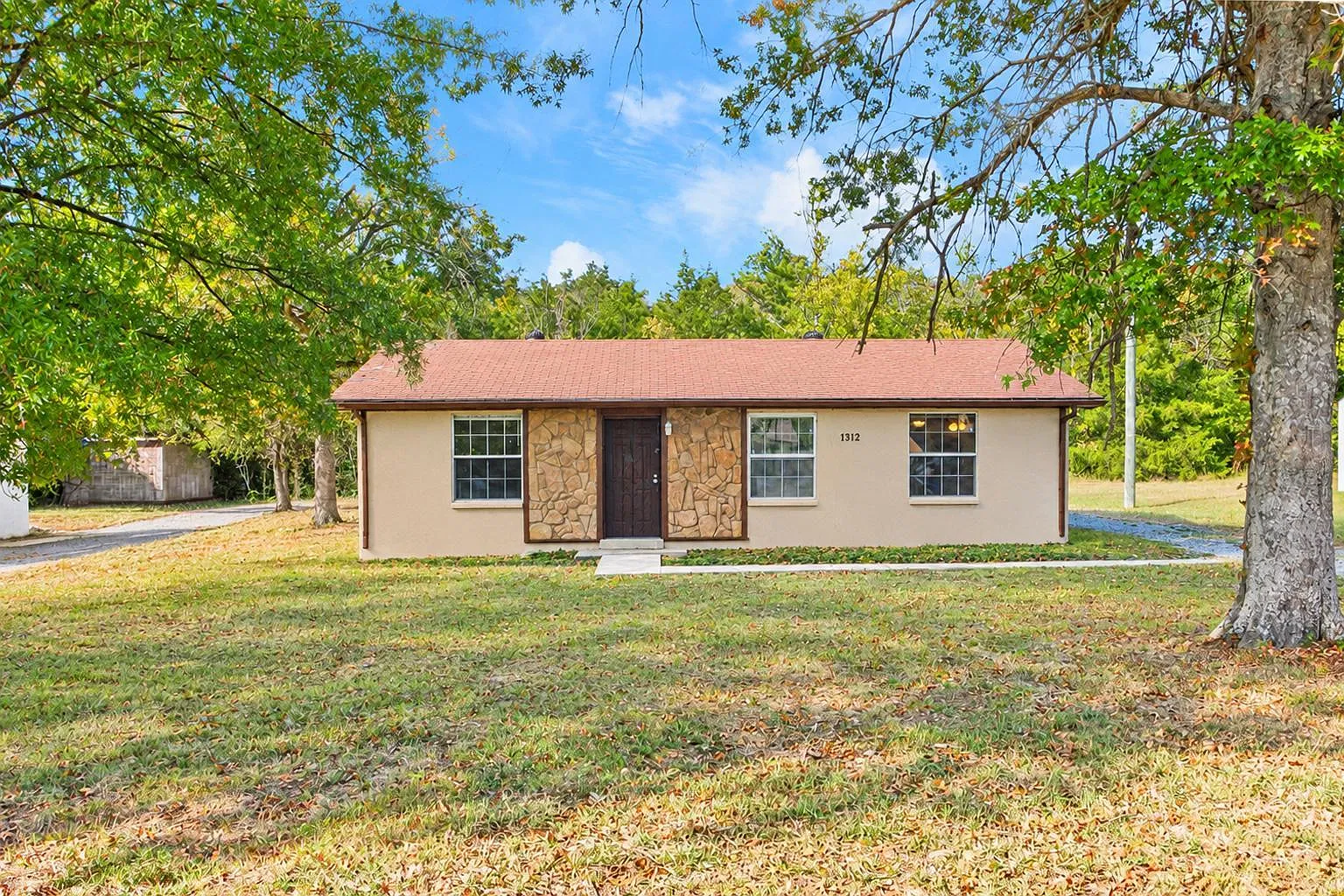 3 bed, 1107 sqft, $2,000 — Photo 1