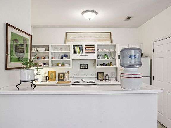 5th image of 1600 Long Grove Dr Unit 312