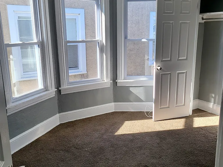 113 White Ave — Photo 5