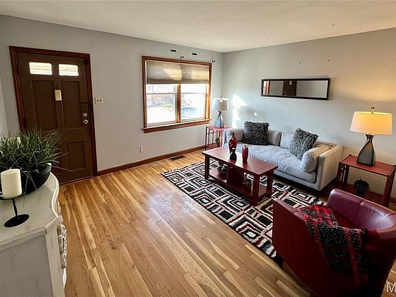 2nd image of 7 Saint Thomas Ct