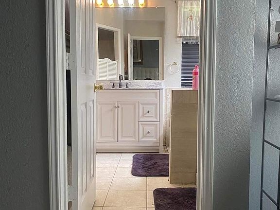 4th image of 303 Victoria Dr