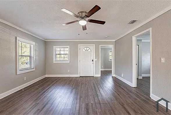 4 bed, 1041 sqft, $2,695 — Photo 2