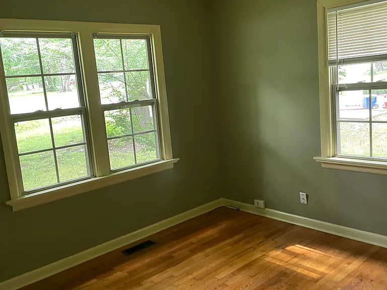 1231 S Maxwell Dr — Photo 2