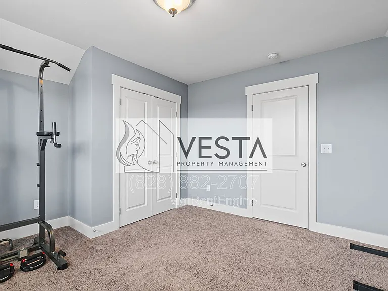 16 Hyde Park Pl — Photo 30