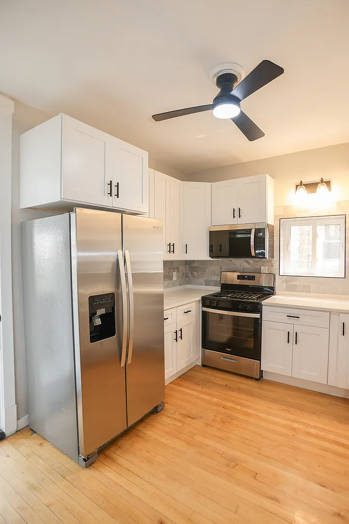 3 bed, 1400 sqft, $3,000 — Photo 2