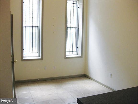 4th image of 1607 W Oxford St APT 2
