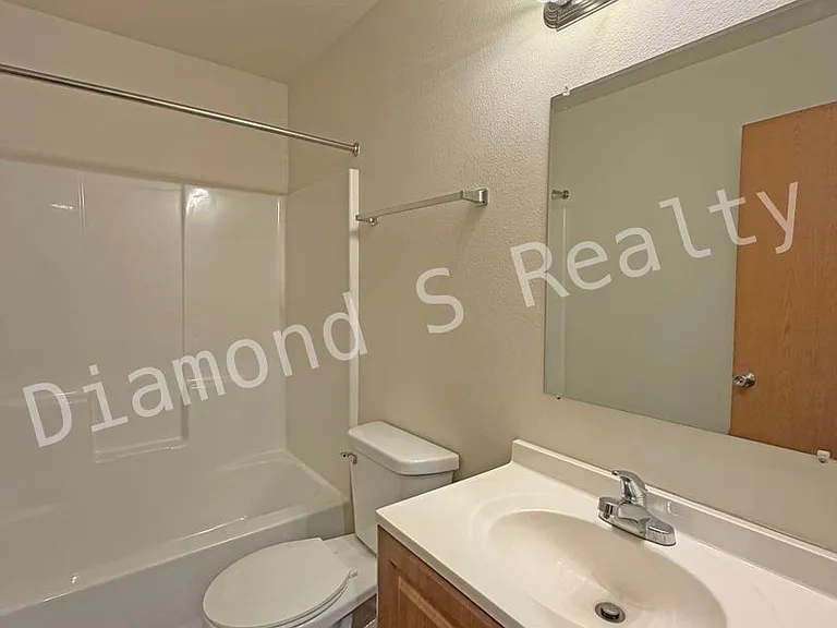 2214 N East Ave — Photo 17