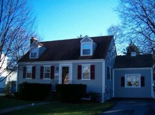 16 White Cir, Wakefield, MA 01880