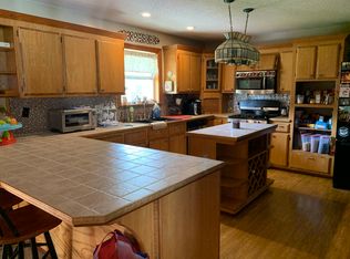 129 Champagne Ln, Raceland, LA 70394