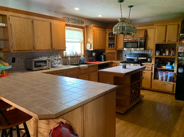 129 Champagne Ln, Raceland, LA 70394