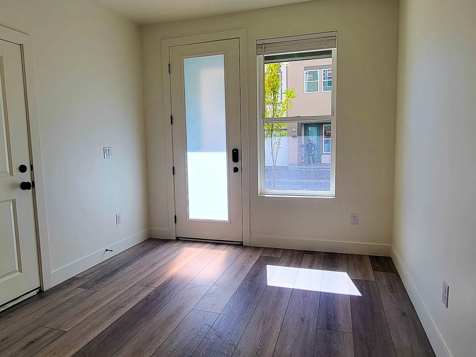 2 bed, 2.5 bath, 1370 sqft, $2,100 — Photo 4