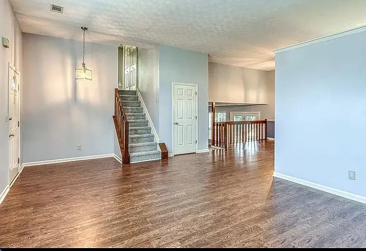 10760 Mortons Xing — Photo 3