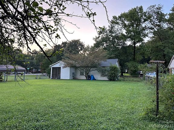 5th image of 647 Fawnbrook Ln