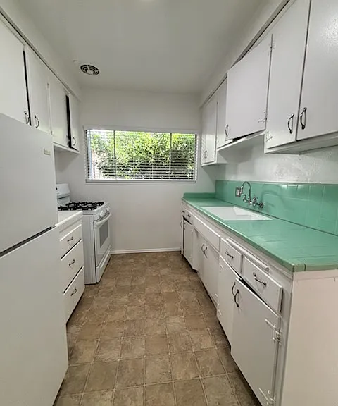 6637 Franklin Ave #8 — Photo 10