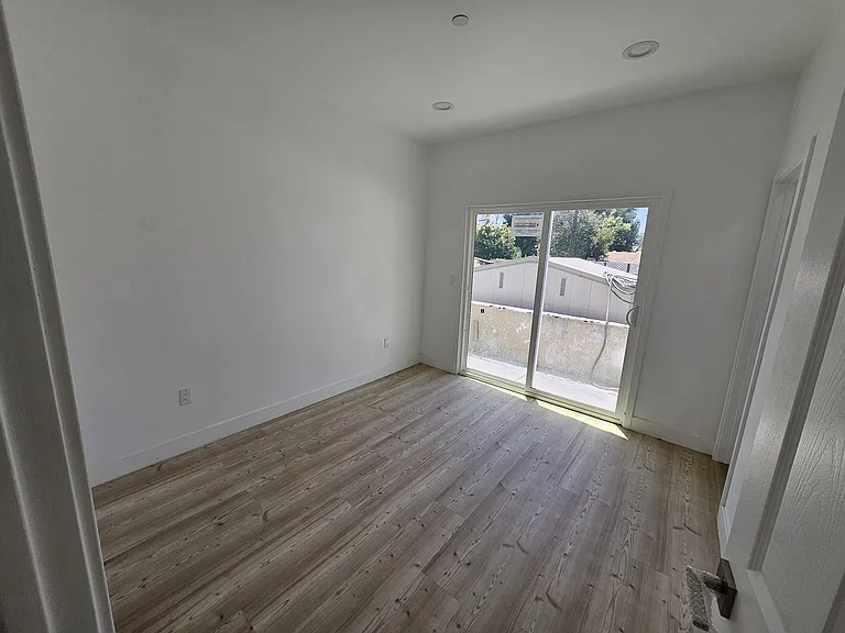 10206 Larson Ave — Photo 9