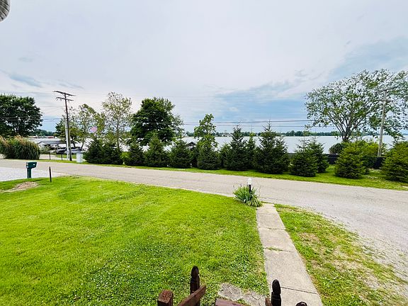 3rd image of 385 Lake Shore Blvd
