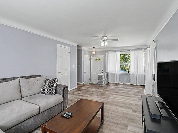 4th image of 1489 Camden St
