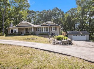 2211 S Hill Rd, Milford, MI 48381