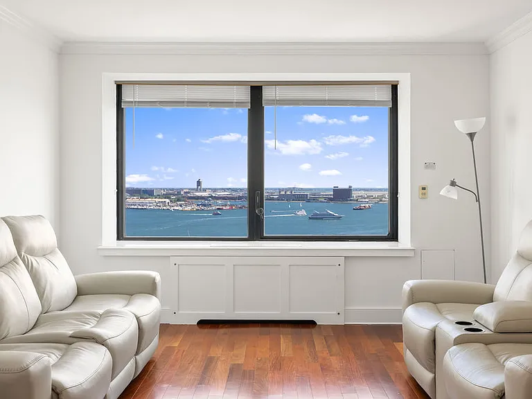 65 E India Row #19D — Photo 2