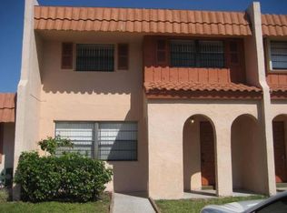 33 Toledo Ct, Davie, FL 33324