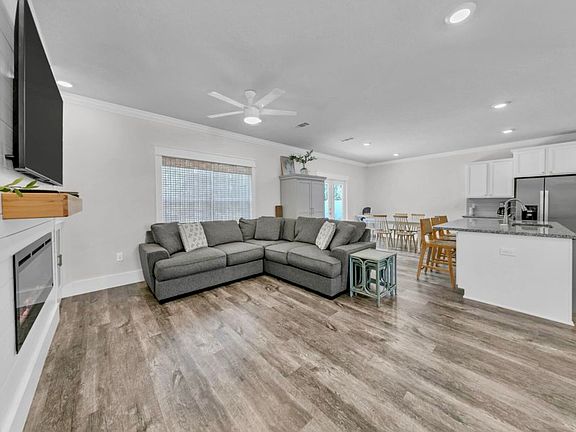 3rd image of 148 Stonegate Cir