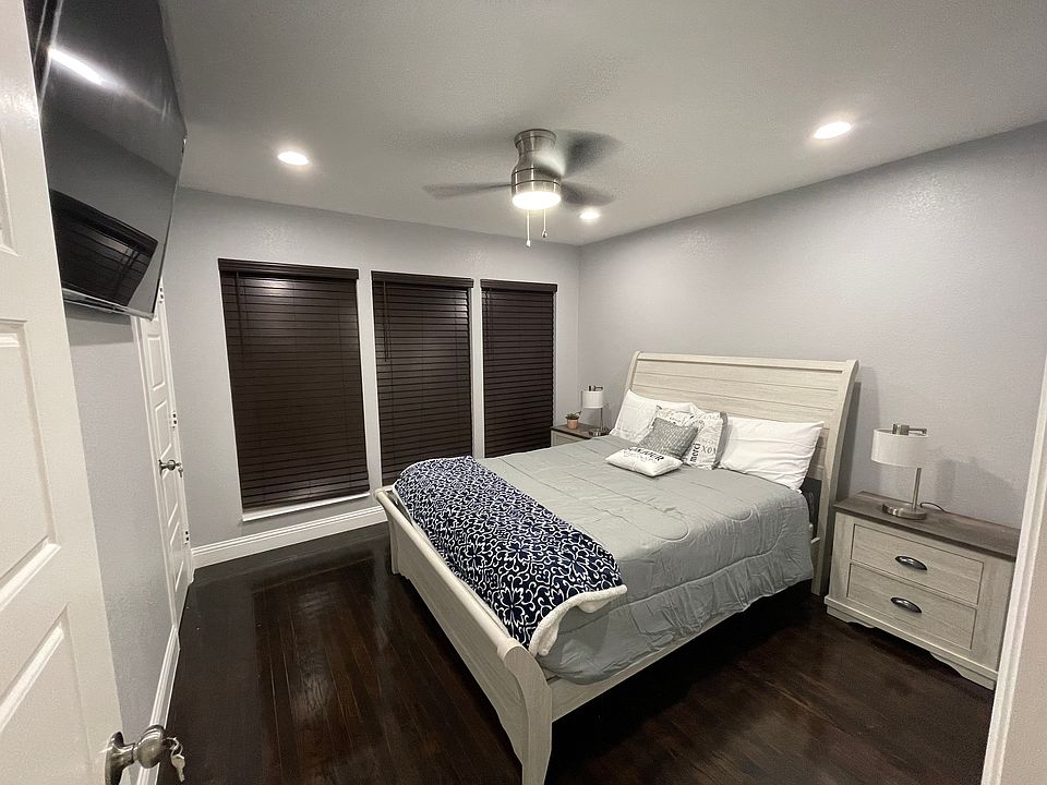 1st image of 511 Hartsdale Dr