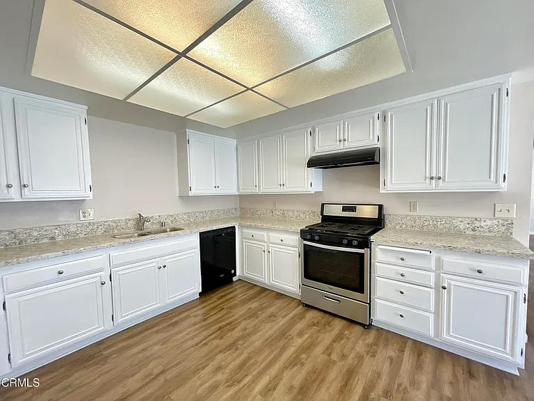 936 Belmont Ave — Photo 10