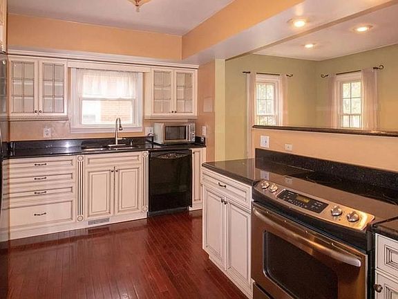 5th image of 410 Catalpa Dr