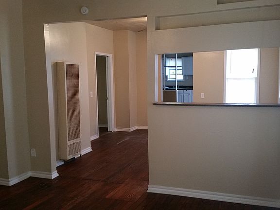 5th image of 212 SE 40th St