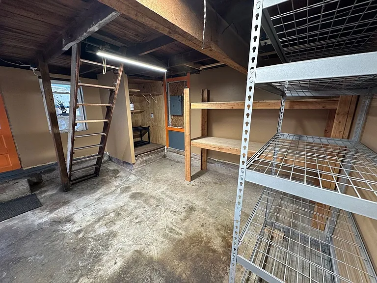 960 Maple St — Photo 30