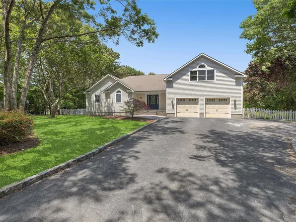 34 Lakeside Lane, Westhampton, NY 11977